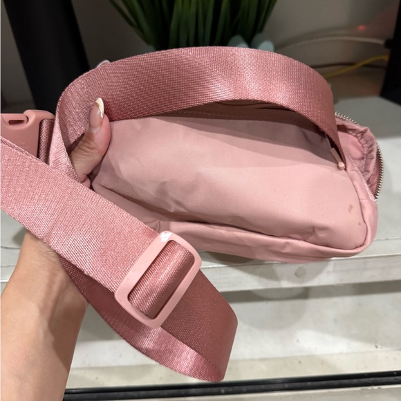 Lululemon - Picture 5 of 7